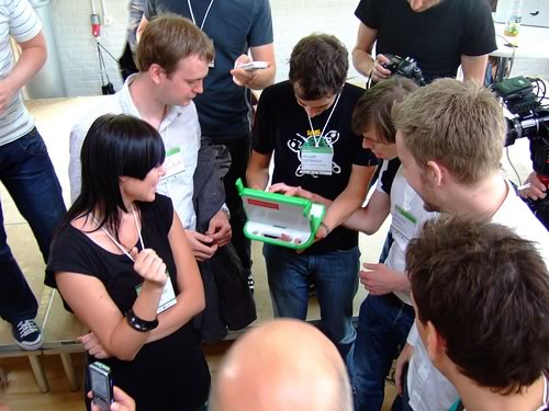 Tom Purves’ photo of people gatehring around the OLPC at Reboot 9.