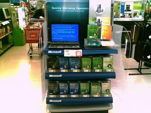 Computer store display for Vista: “Stunning. Entertaining. Dependable”, with a machine showing a blue screen of death.