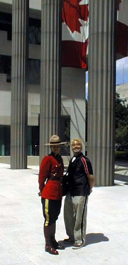 Joey deVilla poses with a Mountie outside the Canadian Embassy in Washington, DC