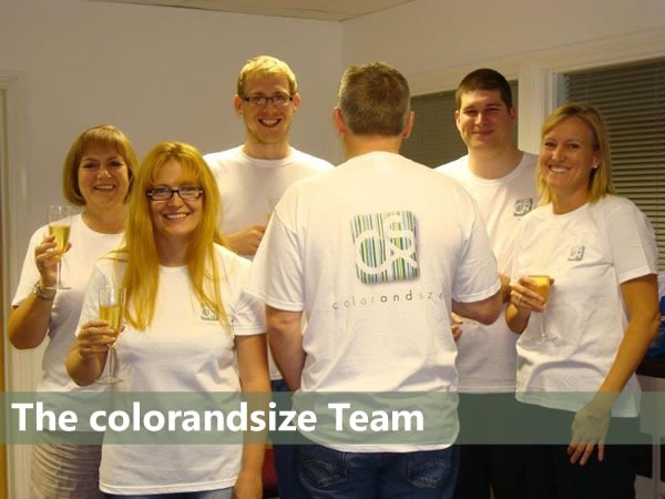 Photo of the colorandsize team, holding champagne flutes