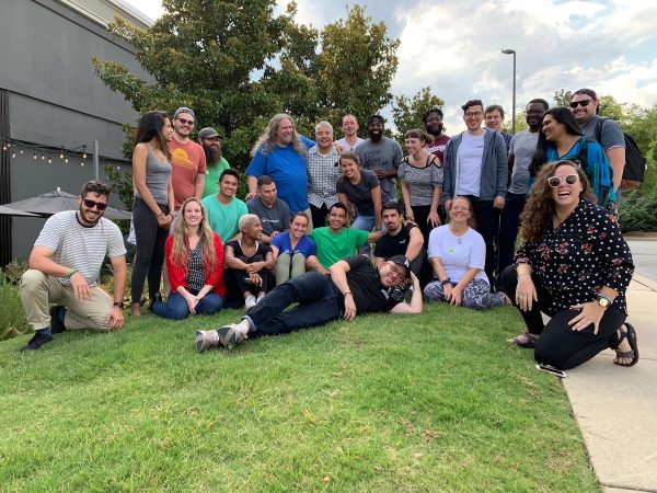 The riders of the combined 2019 D.C. and Florida StartupBus posing on a grassy lawn.