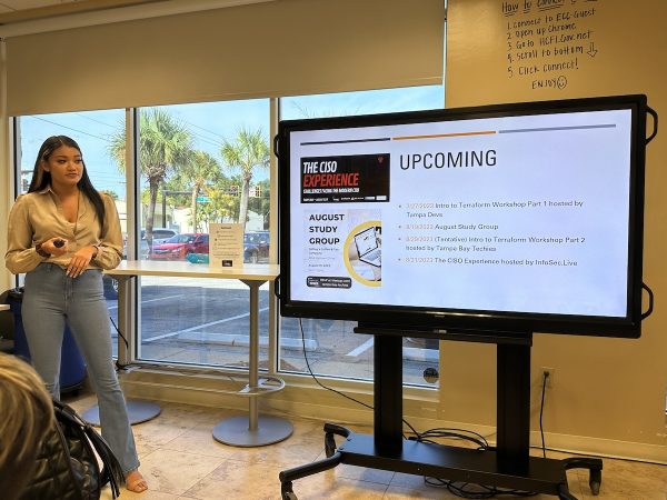 Samantha Ramos does the introductory presentation at Tampa Bay Techies’ “Breaking Into Tech’ event.